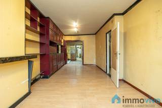 WONING TE MORTSEL - RENOVATIEPROJECT MET POTENTIEEL Deze woning in Mortsel biedt een interessante kans voor vernieuwing en transformatie. Het pand...