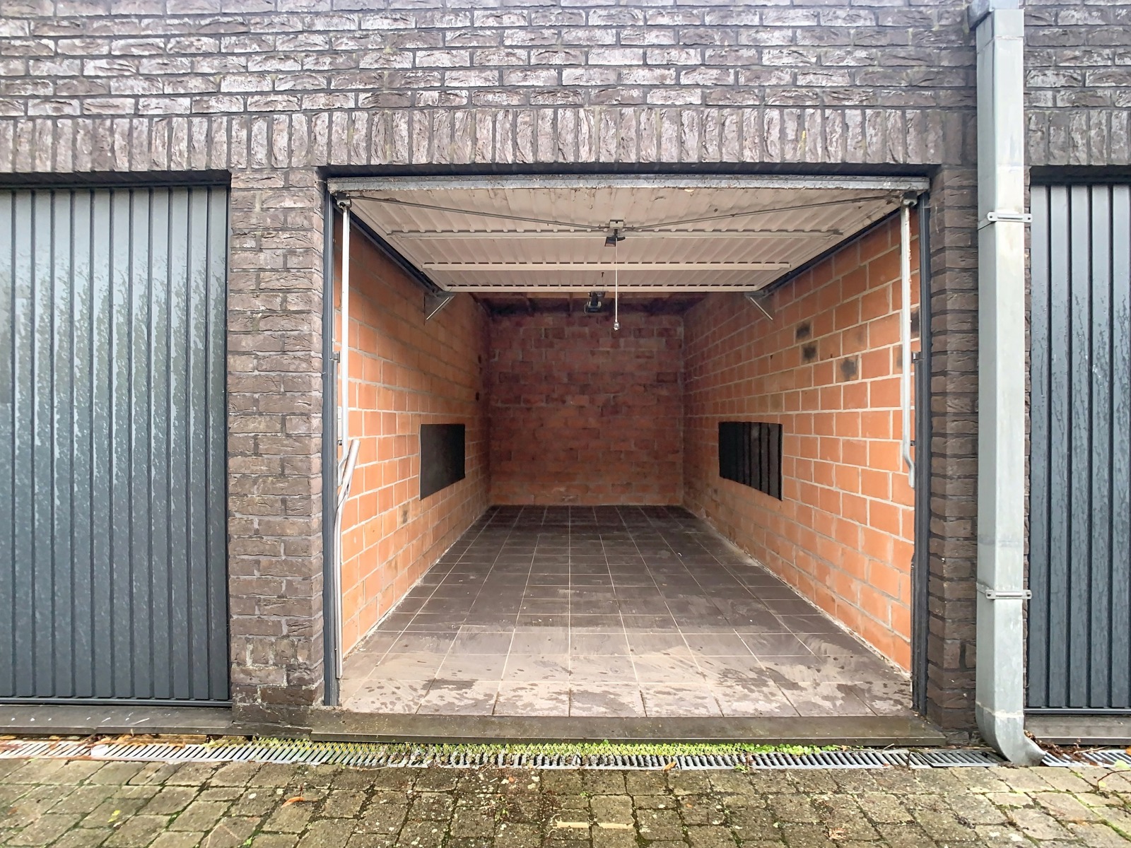 Centraal gelegen, Ruime én Gesloten garagebox! - foto 3