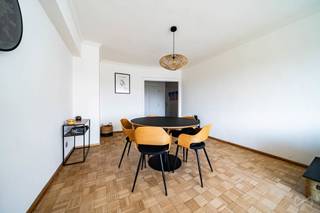 We Invest Luik en Lucas bieden u dit mooie appartement te koop aan, gelegen op de 5de verdieping van een gunstig gelegen gebouw, vlakbij...