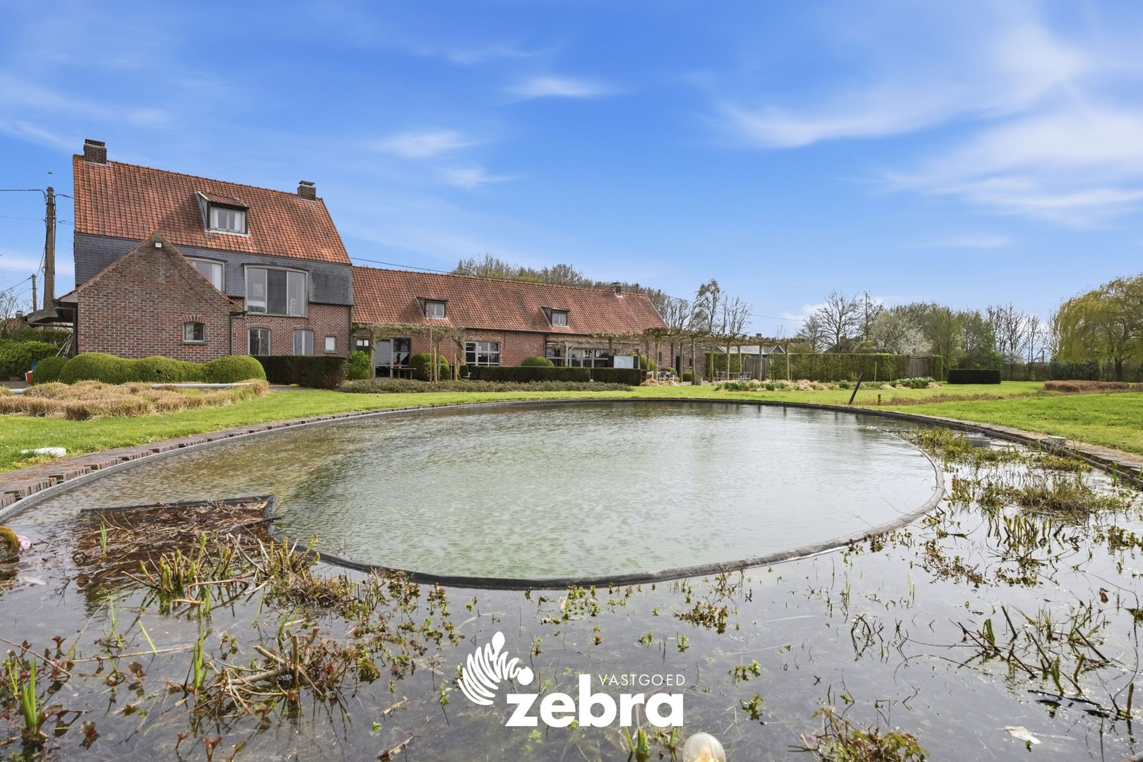 Ruime villa op een prachtig perceel van 11.110m² in groene omgeving! - foto 1
