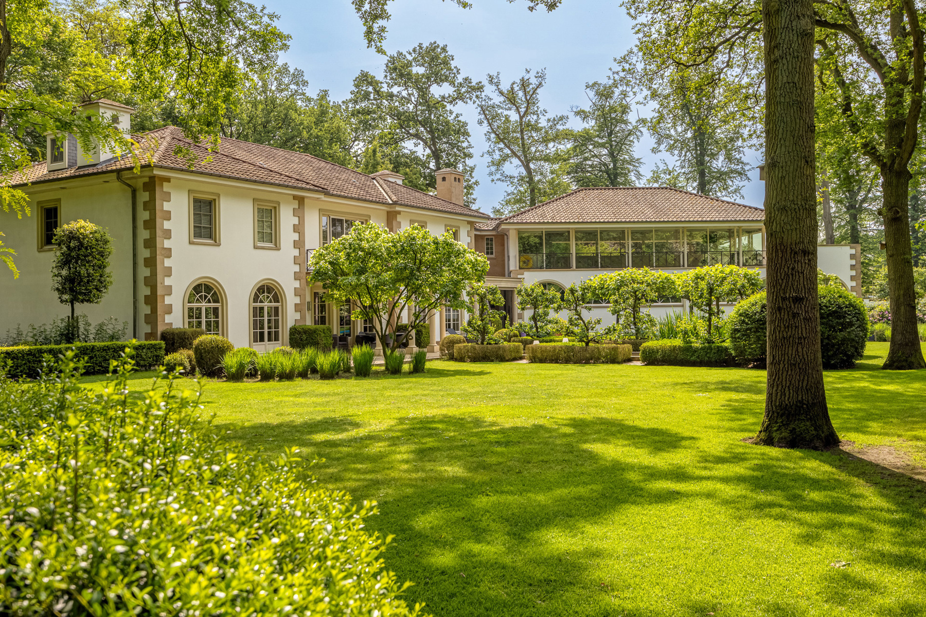 House for sale in Brasschaat with 5 bedrooms - photo 1