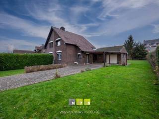 CHARMANTE HALFVRIJSTAANDE WONING OP EEN PERCEEL VAN 8A31CA TE MAASMECHELEN (EISDEN)TROEVEN- Op een boogscheut van het centrum van Maasmechelen, de...