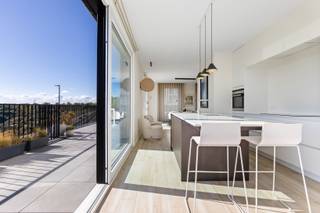 [[ DIT PAND NEEMT DEEL AAN DE ERA OPEN HUIZEN DAG OP 14/3 VAN 11:00 TOT 12:00 ]] Sint-Idesbald : Ontdek een penthouse dat je aan de Belgische kust...