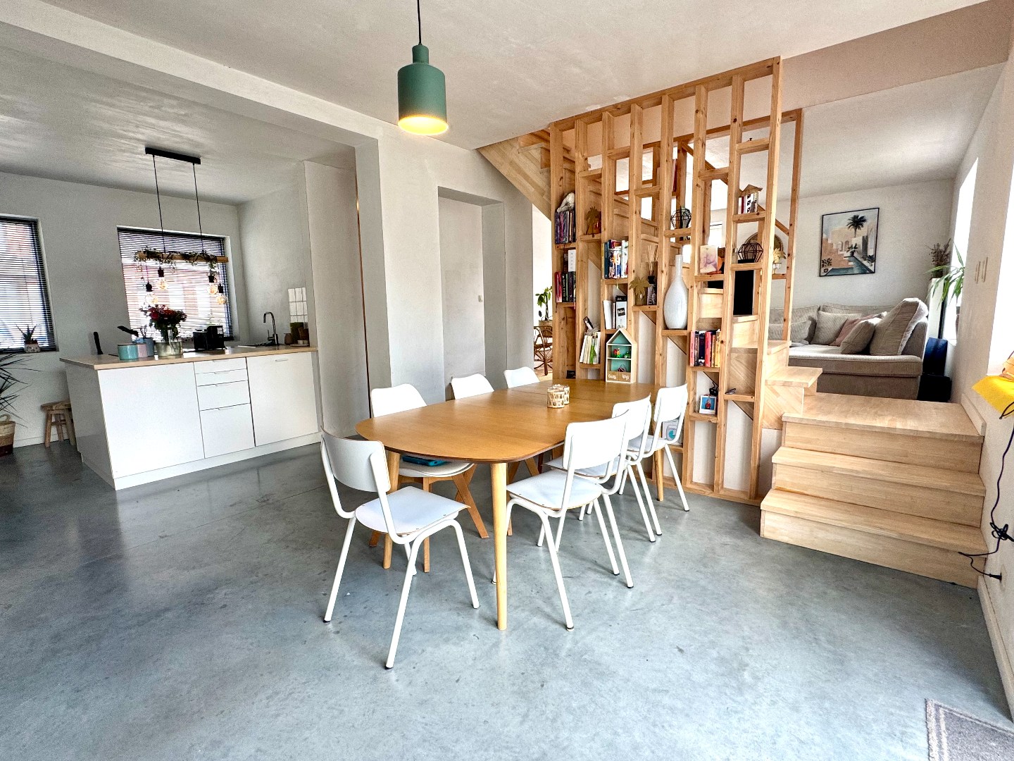 ALLEENSTAANDE WONING MET 3 SLAAPKAMERS, TUIN EN DUBBELE GARAGE - foto 2