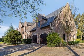 LUXUEUZE VILLA MET ONGEZIENE RUIMTE EN COMFORT EEN UNIEKE PAREL IN EINDHOUTStap binnen in deze uitzonderlijke villa met een bewoonbare oppervlakte...