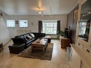 TE HUUR IN WAREGEM1 SLAAPKAMER + AANPALEND DRESSING- OF KANTOORKAMER OF KLEINE EENPERSOONSSLAAPKAMEROnmiddellijk beschikbaarGrote bel-etage woning in...