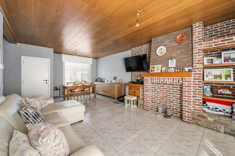 Ruime gezinswoning met 5 slaapkamers, 2 inpandige garages en zonnige tuin met landelijk zicht én uitweg op 747m2 - foto 5