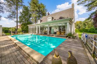 Bent u op zoek naar een prachtige woning in Houthalen-Helchteren? Dan is deze villa in open bebouwing precies wat u zoekt! Deze ruime en...