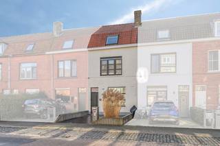 Deze instapklare woning in de Ronsaardbekestraat 124 combineert een praktische indeling met een uitstekende ligging in de gegeerde buurt Fort Lapin...
