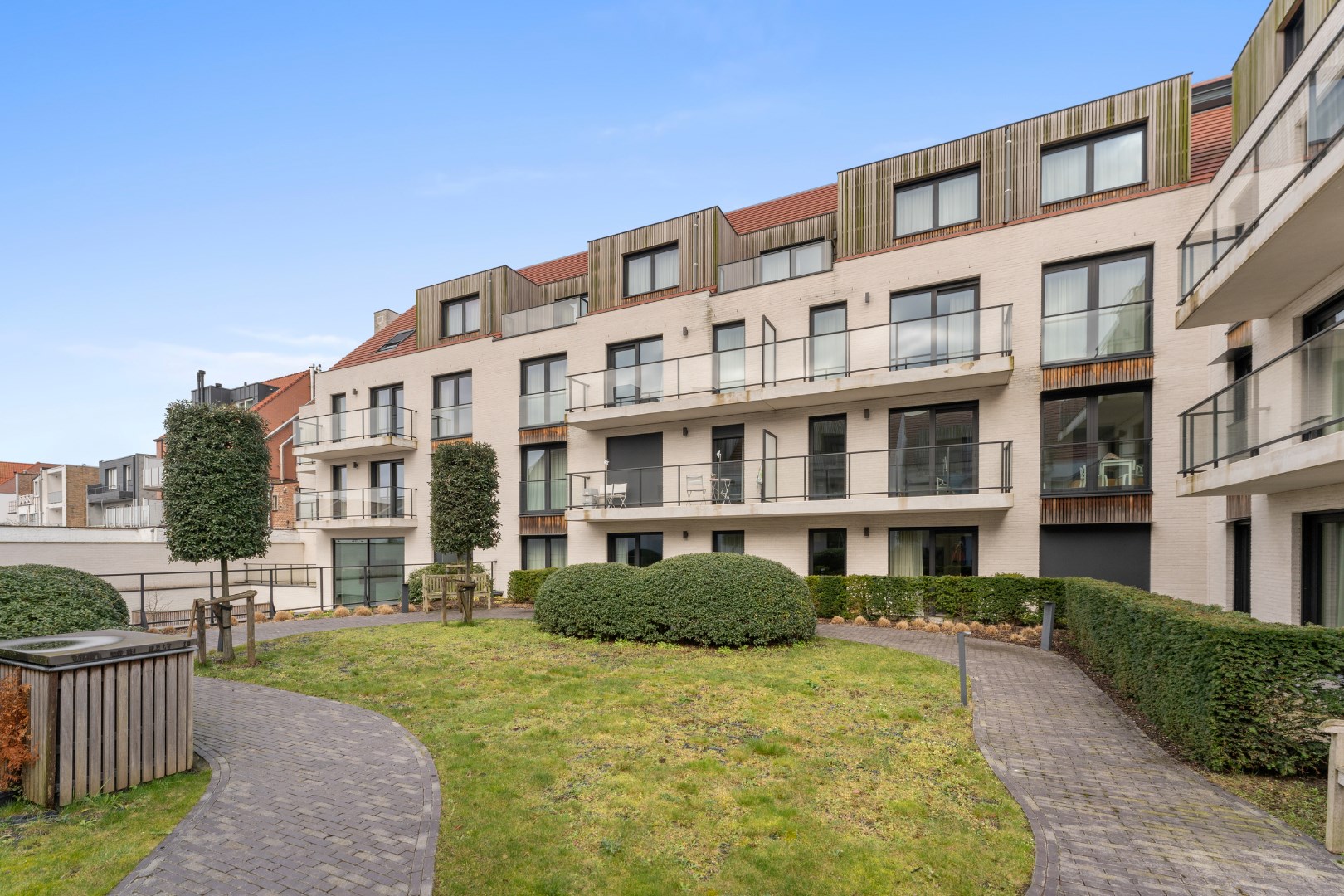 Mooie serviceflat te koop in standingvol gebouw - foto 1