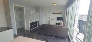 Zongericht en gemeubeld 1 slaapkamer appartement te huur op jaarbasis.<br />Ruime living met open keuken en groot zuidgericht zonneterras.<br />1 slaapkamer met dubbelbed en stapelbed.<br />Badkamer met inloopdoche en lavabo.<br />Aparte berging.<br />Apart toilet.<br />Syndickosten inbegrepen.