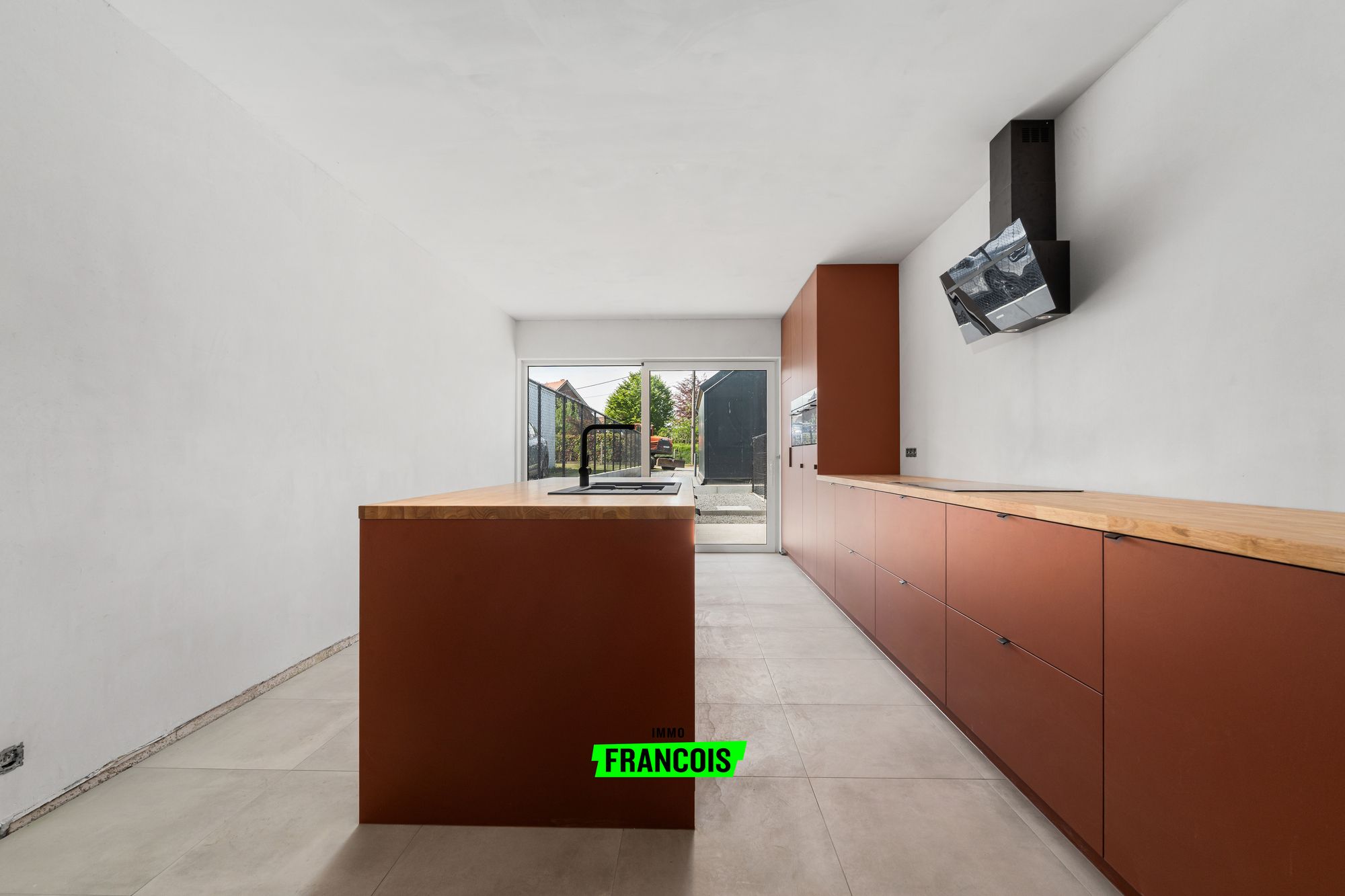 Volledig gerenoveerde rijwoning te koop met loods! - foto 4