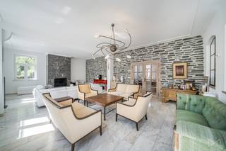 Zodra u de drempel oversteekt, geeft deze uitzonderlijke residentie van 550 m2 een indruk van welzijn en elegantie. Genesteld in een rustige en...