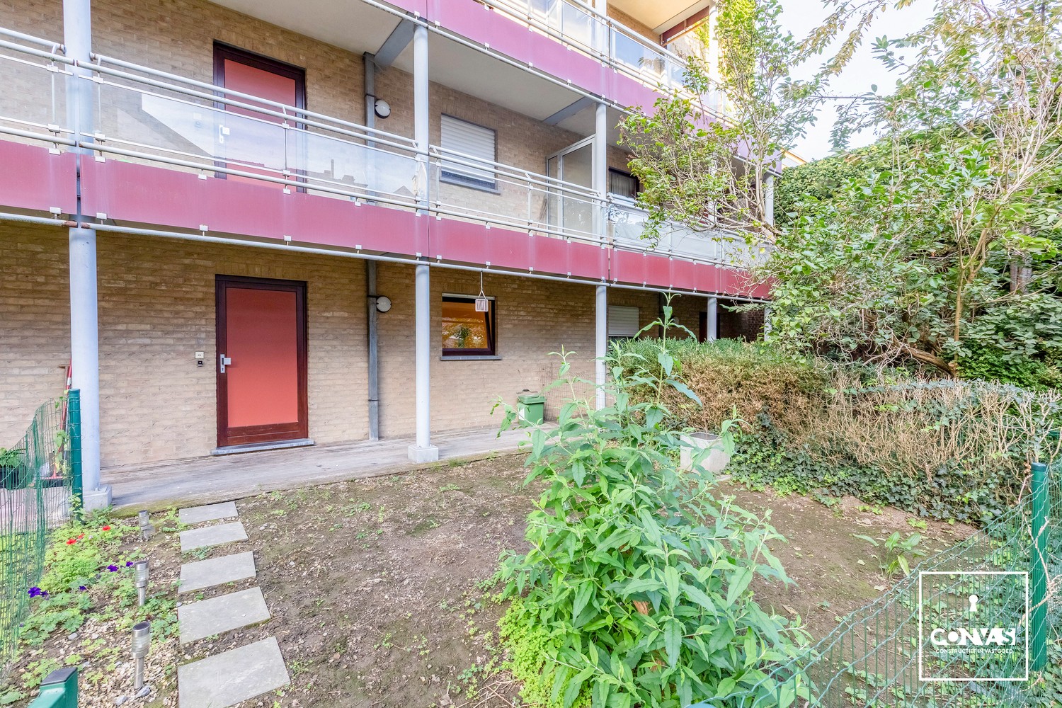Ruim appartement met private tuin in centrum - foto 2