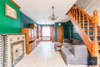Deze woning met grondoppervlakte van 130m² te Wetteren wordt vandaag verkocht. De indeling van de eigendom als volgt; inkomhal die overgaat in...