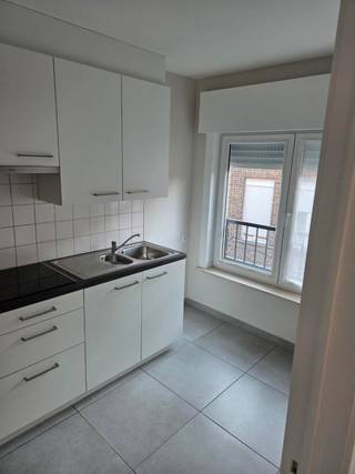 Dit gezellige éénkamerappartement is ideaal gelegen pal in het centrum van Veurne, op wandelafstand van winkels, horeca en openbaar vervoer.Het...