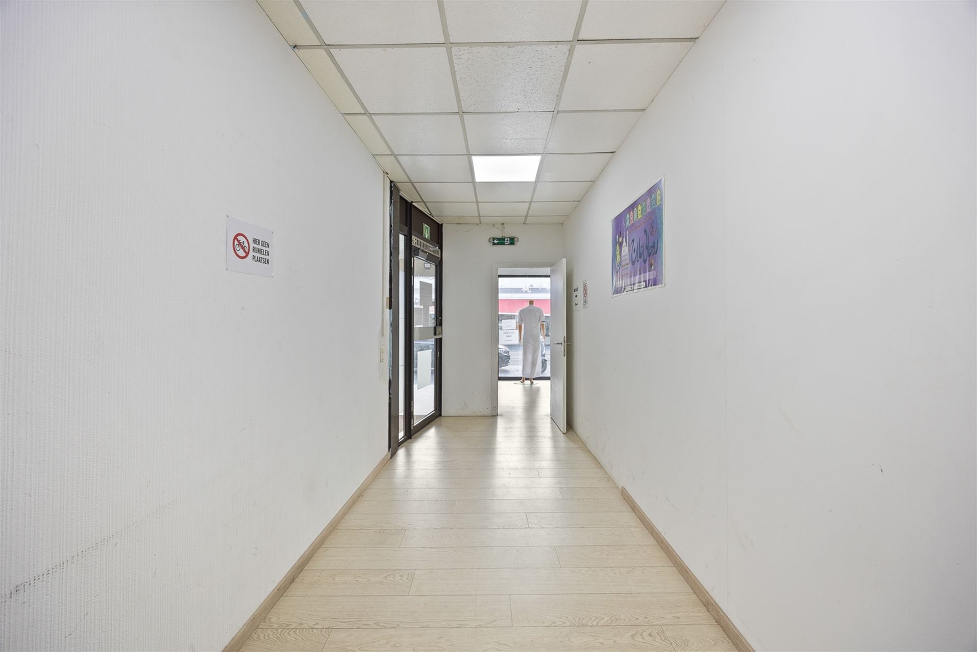 Handelsruimte met magazijn van 330 m2 - foto 4