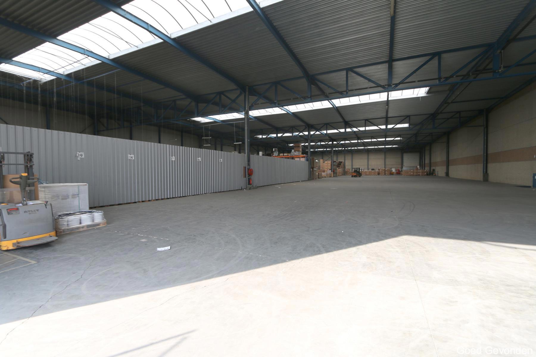 Magazijnruimte - 4 laadkaaien - onmiddellijk beschikbaar - foto 4