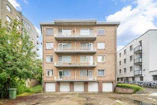 Kardinaal Mercierlaan : dit energiezuinig appartement met een EPC-label B is gelegen op een top-locatie in Heverlee.  Op een boogscheut van de "markt in Heverlee", vlakbij het Arenbergpark en de voornaamste voedingswinkels.  IMEC en Gasthuisberg zijn tevens vlot bereikbaar met de fiets en het openbaar vervoer.  <br />Dit appartement van <strong>150m²</strong> is gelegen op de 2de verdieping in een kleinschalig gebouw genaamd "De Speelman".   De grote leefruimte van +/- 56m² in parketvloer met grote raampartijen en terrasje heeft zicht op de K. Mercierlaan !  Verder nog een ruime inkomhal met ingemaakte kasten en apart toilet, een grote aparte keuken, 3 ruime slaapkamers en een grote badkamer.  <br />In het gebouw achteraan beschik je over een grote <strong>garagebox</strong> met automatische poort en een aparte <strong>kelder </strong>(inbegrepen in de prijs) met toegang rechtstreeks naar de lift.  Voor de garage kan je ook een 2de auto parkeren. <br />Het appartement is onmiddellijk beschikbaar, heeft een EPC-label B en is asbestveilig.  De verwarming is individueel op aardgas.<br />Voor meer info of bezoek kan u me bereiken op 0477284876 of via vincent@immojanstas.be.  Bijkomende info (EPC, vastgoedinfo, asbest, ... ) kan U hieronder downloaden ↓