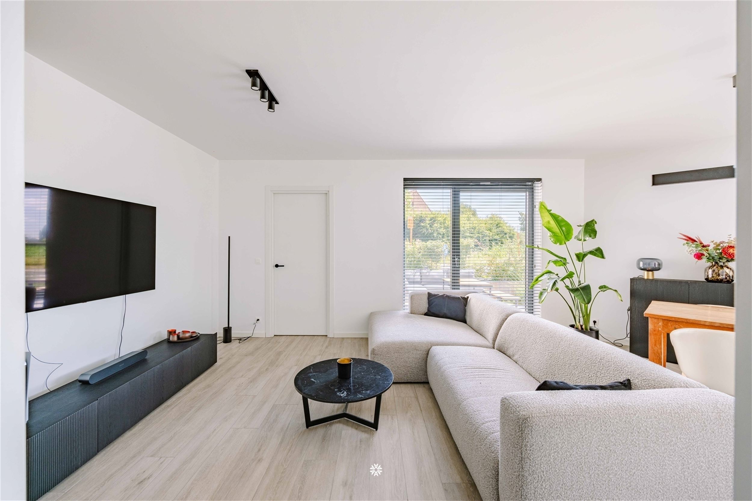 Newly built apartment with very spacious terrace - photo 4