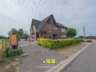 <span><strong>TE RENOVEREN HALFVRIJSTAANDE WONING MET 4 SLAAPKAMERS OP EEN PERCEEL VAN 10A91CA TE DILSEN-STOKKEM (ROTEM)<br /><br />TROEVEN<br /></strong>- Zeer landelijk en rustig gelegen. <br />- Mogelijk te renoveren naar je eigen droomwoning!<br />- Elektriciteit is conform! <br />- Ideale levensloopwoning: badkamer en slaapkamer op het gelijkvloers!<br />- Slaapkamer met balkon en een prachtig weids uitzicht! <br />- Mogelijkheid tot het afbreken van 2 schuren. Ideaal voor de uitbreiding van uw tuin!<br />- Dit pand is momenteel verhuurd. <br /><strong><br />KELDERVERDIEPING -01<br /></strong>- Kelderruimte ((6,40m x 7,60m) + (2,80m x 2,40m) = 55,36m²): deur naar de tuin, betonvloer. <strong><br /><br />GELIJKVLOERS 00<br /></strong>- Inkomhal (2,60m x 2,50m = 6,50m²): trap naar de eerste verdieping, tegelvloer. <br />- Eetplaats/woonkamer (5,00m x 3,60m = 18,00m²): novilon. </span><br /><span>- Keuken (3,50m x 6,00m = 21,00m²): ingerichte keuken in af te werken staat met lades, kasten, oven, koelkast, vriesvak, oven, vaatwasser, keramische kookplaat, tegelvloer. </span><br /><span>- Badkamer (1,90m x 3,00m = 5,70m²): spoelbak, aparte douche met wandbetegeling, zittoilet, aansluiting wasmachine, tegelvloer. </span><br /><span>- Slaapkamer 1 (3,70m x 3,70m = 13,69m²): ook mogelijk in te richten als bureau, pvc vloer. </span><br /><br /><span><strong>VERDIEPING</strong> <strong>+01 00</strong></span><br /><span>- Overloop ((2,50m x 1,00m) + (1,00m x 2,60m) = 5,10m²): trap naar het gelijkvloers, luik naar de zolder, tapijt.<br />- Slaapkamer 2 (3,70m x 3,80m = 14,06m²): tapijt. <br />- Slaapkamer 3 (3,60m x 4,15m = 14,94m²): muurkasten, schuifdeur naar balkon, tapijt. <br />- Slaapkamer 4 (3,70m x 6,25m = 23,13m²): muurkasten, tapijt. <br /><br /><strong>ZOLDERVERDIEPING</strong> <strong>+02 </strong><br /></span><br /><span><strong>EXTERIEUR | 2 SCHUREN VOOR AFBRAAK OF RENOVATIE. </strong></span><br /><span><br /><strong>EXTRA INFORMATIE <br /></strong><span>Dit pand kan onderhevig zijn aan de renovatieverplichting die door de Vlaamse overheid wordt opgelegd voor residentiële gebouwen. Alle informatie kunt u terugvinden via https://www.vlaanderen.be/een-woning-kopen/renovatieverplichting-voor-residentiele-gebouwen-vanaf-2023.<br /><br /><strong>TOELICHTING VERHUURDE WONING</strong><br />Deze woning wordt momenteel verhuurd. De koper dient dus rekening te houden met het lopende huurcontract. De huurovereenkomst opzeggen voor eigen bewoning kan van zodra u eigenaar bent en mits een opzegtermijn van 6 maanden. <br />U dient er rekening mee te houden dat de huurder deze termijn krijgt om een nieuwe woonst te zoeken.<br /></span><br />Bekijkt u deze advertentie via een aanverwante vastgoedsite, surf dan zeker naar onze website <strong>www.N78vastgoed.be</strong> voor een uitgebreide beschrijving en foto's. <strong>Meer info: +32 (0)89 86 18 88 of info@N78vastgoed.be.</strong></span>