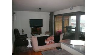 <p>Een mooi afgewerkt en ruim appartement op de tweede verdieping bestaande uit een woonkamer met open, ingerichte keuken, 2 slaapkamers, wasplaats, overdekt terras, afgesloten ondergrondse garage, kelderberging, lift. De woonkamer en slaapkamers zijn voorzien van parket.</p>