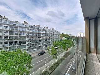 Studio gelegen in RoeselareIndeling: lichtrijke leefruimte met keuken, terras, badkamer met douche en enkele lavabo, parking 10.EPC: A (94)€600 + €80...