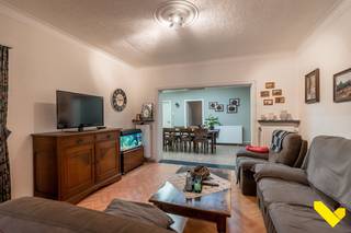 Bent u op zoek naar een woning met enorme mogelijkheden voor wonen en werken? Deze ruime halfopen bebouwing in Heusden-Zolder combineert...