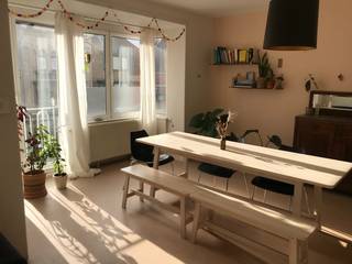 Het appartement bevindt zich op de 2de verdieping in een gebouw met 5 appartementen. Bestaande uit een ruime inkomhal, een <strong>ruime woonkame</strong>r, een keuken met aanpalend klein terrasje, een berging, <strong>twee ruime slaapkamers</strong>, 1 bureaukamer en een <strong>mooie badkamer</strong> met toilet.<strong> Lift aanwezig</strong> in het gebouw! Het appartement is gelegen <strong>nabij de Dampoort</strong>, verschillende winkels, scholen, sport &amp; ontspanningscentra's, zwembad Rozenbroeken, kortom<strong> ideaal gelegen</strong>.<br />EPC <strong>label B</strong>. Verwarming op gas met condensatieketel.<br />Het appartement is vrij per <strong>1 september 2026</strong>. Neem gerust contact op voor een vrijblijvende bezichtiging tel <strong>09 330 61 04</strong>.