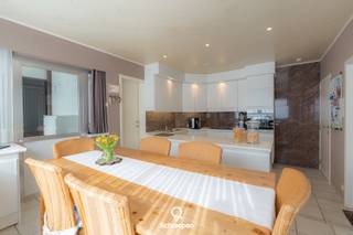 We vinden deze uitstekend gelegen gezinswoning met 3 slpks, EPC-label C én schitterende tuin te Hasselt. Voor meer informatie ga naar: