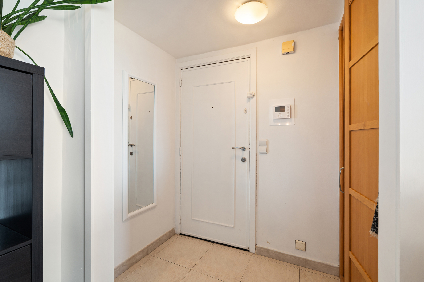 Sky-high Living in Anderlecht: Modern 2-Slpk Appartement met Fenomenaal Uitzicht - foto 4