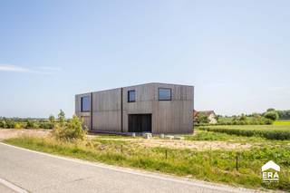 Unieke nieuwbouwwoning met panoramisch zicht op Heuvelland (casco) &#127748;Droom jij van rust, ruimte en een adembenemend vergezicht? Deze moderne...