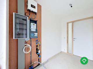 Deze prachtige woning is gelegen in het rustige Ichtegem en beschikt over een tuin en een gezellig terras waar je heerlijk kunt genieten van de buitenlucht. De woning is voorzien van een garage waar je je auto veilig kunt parkeren.<br /><br />Indeling gelijkvloers: Inkom - toilet - woonkamer - berging - keuken - tuin - terras en afzonderlijke garage.<br /><br />Indeling eerste verdieping: nachthal - badkamer - 3 slaapkamers, waarvan 1 met ruimte voor een dressing - toilet<br /><br />EPC: woning in aanbouw <br /><br />Vrij 1/06/2026. Huurprijs 995 €/mnd