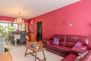 <p><span>HOBOKEN | GUNSTIG GELEGEN GEZINSWONING MET DRIE SLAAPKAMERS, ZOLDERKAMER EN TUIN OP EEN TOTALE GRONDOPPERVLAKTE VAN 168m² | EPC C |</span></p><p><span>Indeling als volgt: gelijkvloers: voortuin - inkomhal/traphal - toilet - wasplaats/bergplaats - leefruimte - open, volledig geïnstalleerde keuken - tuin.</span></p><p><span>Eerste verdieping: traphal - slaapkamer1 - slaapkamer2 - kinderkamer of bureau - badkamer met douche. </span></p><p><span>Tweede verdieping: zolderkamer te bereiken via vaste trap.</span></p><p><span>Droge kelder. Solide betonconstructie. Elektrische installatie conform het AREI en asbestveilig.</span></p><p><span>Deze woning is gunstig gelegen in een doodlopende straat in een aangename woonwijk.</span></p><p><span>Openbaar vervoer, scholen, winkels, openbaar zwembad en park Sorghvliedt liggen in de onmiddellijke omgeving. </span></p><p><span> </span></p>