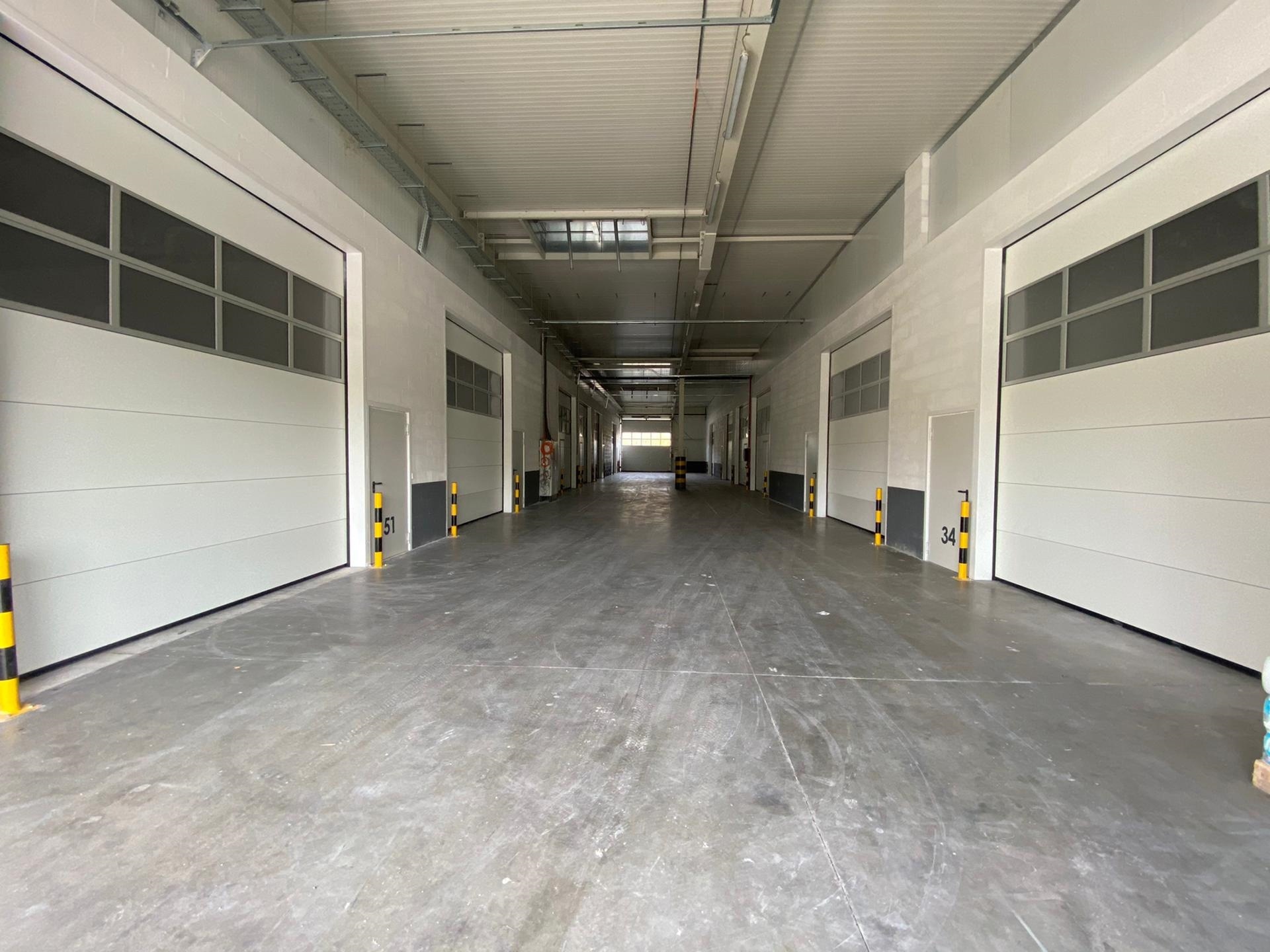 Instapklaar magazijn 113m² te huur vlak bij Afrit 28 Hasselt. - foto 4