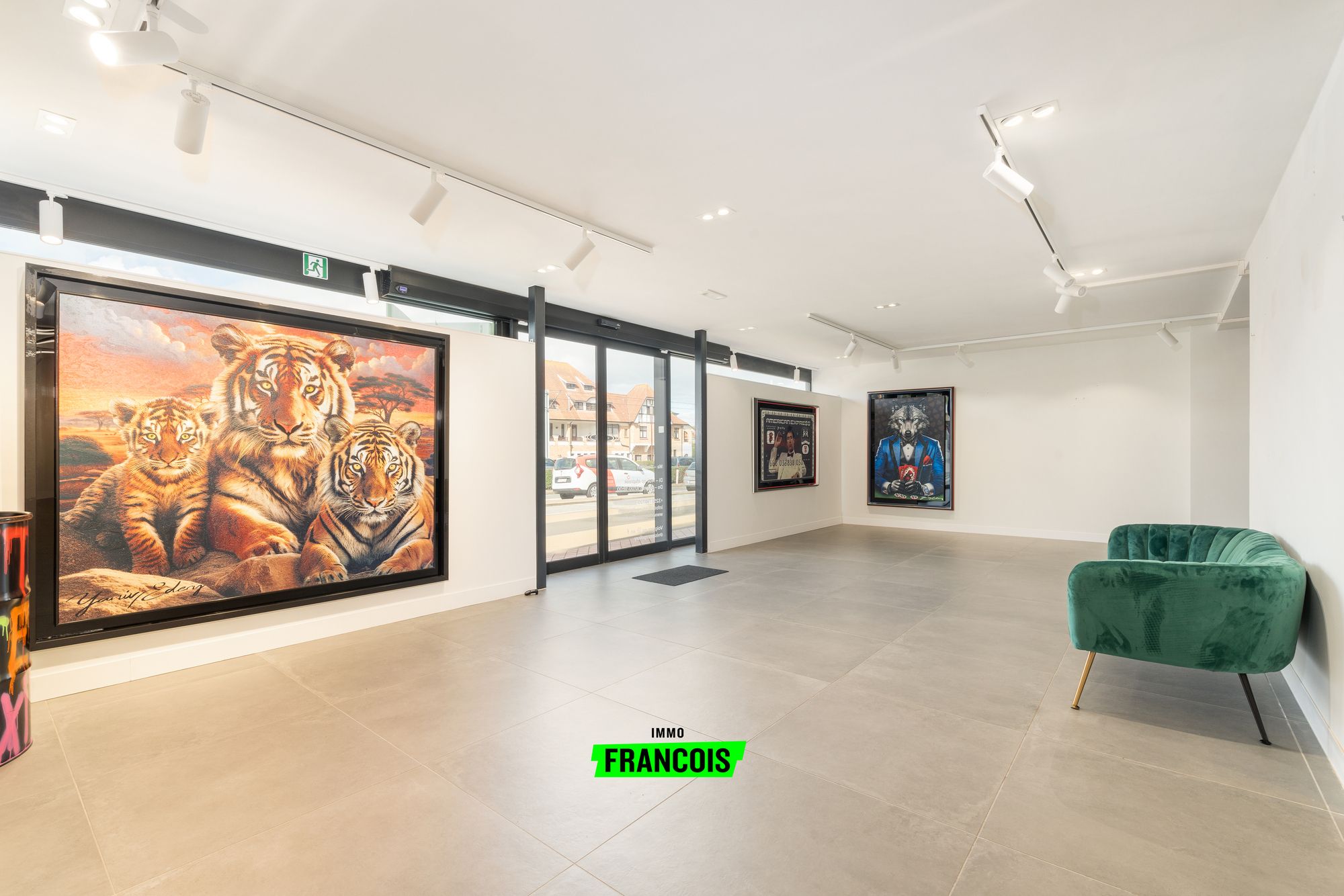 Modern handelspand met grote visibiliteit en parkeergelegenheid in centrum De Haan - foto 2