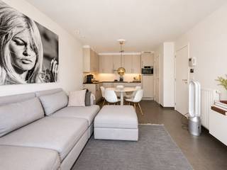 Leuk appartement in een modern gebouw centraal gelegen te Knokke, met het strand en alle winkels in de directe nabijheid.<br /><br />Het appartement omvat één slaapkamer en een autostaanplaats in het gebouw.<br /><br />Indeling: Inkom, leefruimte met een open en ingerichte keuken, praktische bergplaats/wasplaats, één volwaardige slaapkamer en een bijhorende badkamer.<br /><br />Beneden in het gebouw is er een privatieve kelderberging inbegrepen alsook een gemakkelijk in te rijden parkeerplaats.<br /><br />Te huur voor € 1.000 per maand voor het appartement en autostaanplaats. Syndickosten inbegrepen.<br /><br />Meer informatie of een vrijblijvend bezoek? Contacteer Willem Cauwels: 050/89.27.70