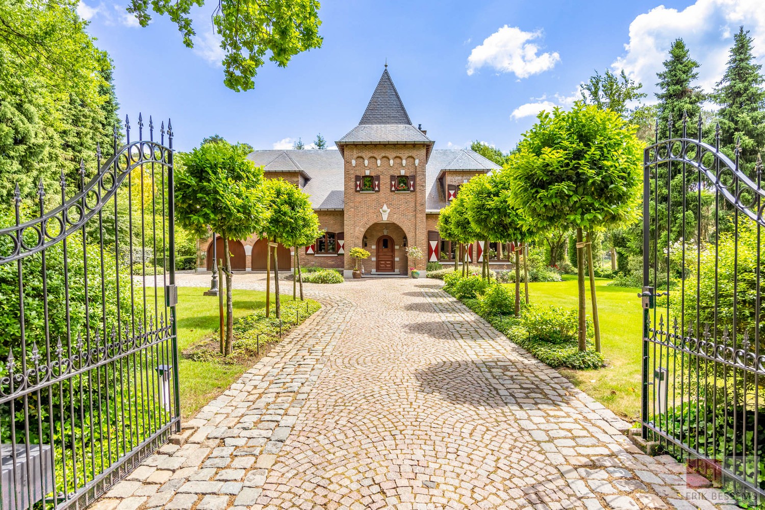 Ruime vrijstaande villa gebouwd in 1989, 365m² woonoppervlakte - photo 2