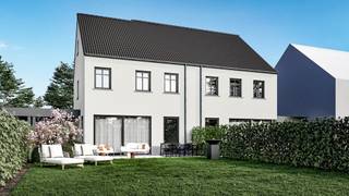 lot 5 (rechts) Schelstraat 3520 Zonhoven.<br /><br />Moderne, energiezuinige woningen met 147 m² woonoppervlakte + 30m² zolder op een perceel van 5a (lot 4) of 5,04a (lot 5). <br />Bent u op zoek naar een stijlvolle en ruime nieuwbouwwoning(en) in een groene en rustige omgeving? Dan zijn deze prachtige halfopen bebouwing(en) in de Schelstraat (lot 4/lot 5) precies wat u zoekt. <br /><br />Op het gelijkvloers een inkomhal met gastentoilet, een ruime en lichtrijke leefruimte met zithoek en eetplaats, en een volledig open keuken – ideaal voor wie houdt van open wonen. Aansluitend bevindt zich een handige berging met plaats voor wasmachine en droogkast. Op de verdieping zijn er drie volwaardige slaapkamers, een aparte berging, een apart toilet en een moderne badkamer. De zolder is bereikbaar via een vaste trap, perfect in te richten als extra opslagruimte of hobbyruimte.<br /><br />Deze woning wordt gebouwd door ervaren vakmensen, met oog voor detail en kwaliteit. Bovendien is ze uitgerust met de nieuwste technieken op vlak van energiezuinig wonen.<br /> <br />Wil je meer weten of een bezoek inplannen?<br />Neem dan gerust contact met ons op voor meer informatie of een persoonlijk gesprek met bouwadviseur Luc van Deurse (011/450 280).<br /><br />SLEUTEL-OP-DE-DEUR WAT HOUDT DAT JUIST IN?<br /><br />Ruwbouw winddicht<br />Sanitaire leidingen (inclusief hergebruik van regenwater)<br />Elektriciteit<br />Warmtepomp en vloerverwarming<br />Pleisterwerken<br />Isolatiewerken en chape<br />EPB berekening<br />Ventilatiesysteem D+ <br />Keuken<br />Sanitaire toestellen<br />Tegelvloeren op het gelijkvloers en in de badkamer<br />Verf binnendeuren <br />Trappen in hout<br />Voegwerken<br />Zonnepanelen<br />Kostprijs architect en veiligheidscoördinatie inclusief<br /><br />Prijs Sleutel op de deur:<br />Lot5:<br />€484000 excl. alle kosten op grond en constructie<br />€575000 incl. alle kosten op grond en constructie