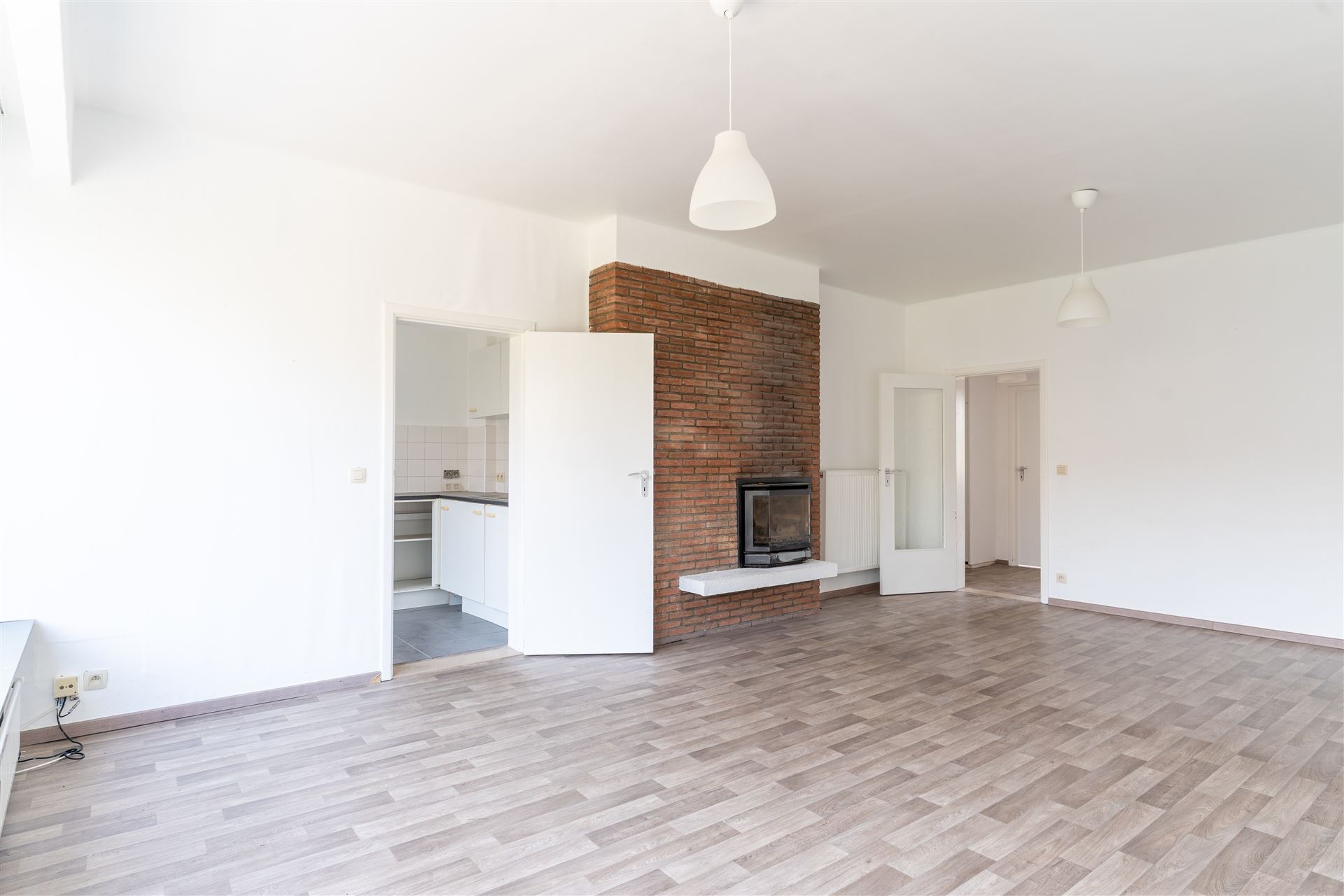 Lichtrijk appartement met 2 SLPK in een rustige straat! - foto 5