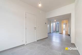 Deze instapklare woning ligt in centrum Ingelmunster vlakbij bakker, slager en tal van andere handelszaken. De woning werd van kop tot...