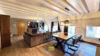 Ontdek dit unieke appartement in hartje Reet, met een royale bewoonbare oppervlakte van 173m². Bij binnenkomst verwelkomt de ruime woonkamer van...