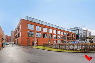 Vous êtes à la recherche d'un espace de bureau représentatif qui offre à la fois style et fonctionnalité ? Découvrez cette opportunité unique au...