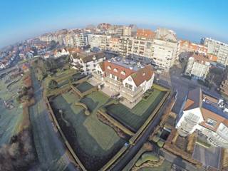 Gesloten garagebox in de res. "Vroege Zonne", op de Kustlaan.Afmetingen: 2m80 x 5m50...