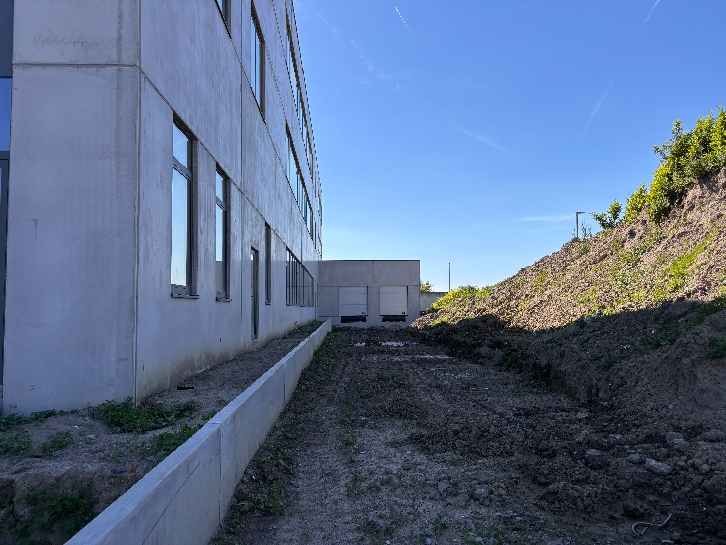 Logistieke bedrijfshal - 4069 m² - met mogelijkheid tot 1200 m² kantoren. Superligging! - foto 3