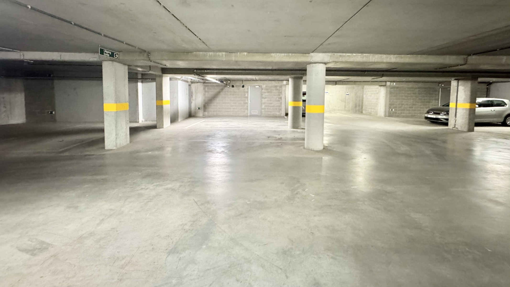 Overdekte parkeerplaats in het centrum - foto 2