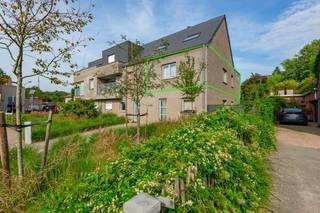 Ruim en licht appartement in het centrum van Kapellen. In perfect onderhouden staat. Te huur vanaf 15 juni 20262 slaapkamers, 1 badkamer met bad,...