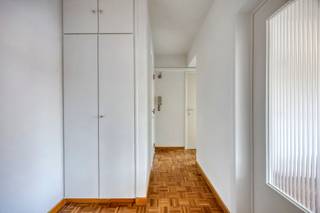 <p>Looking for a spacious and bright apartment in a prime location in Heverlee? Then this move-in-ready apartment with three bedrooms is exactly what you are looking for. Located near Meerdael Forest, within cycling distance of Imec, Gasthuisberg and KU Leuven.</p><p>A very spacious living room with adjoining kitchen, a night hall with bathroom and 3 bedrooms. An underground parking space is also included in the price.</p><p>You can request a visit via frank.geurts@living-stone.be or +32 484 58 00 24.</p>