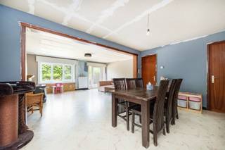Ontdek deze ruime woning in het gezellige Wiekevorst. Op het gelijkvloers bevinden zich de inkomhal, het gastentoilet, de grote leefruimte en de...