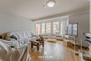 Interesse? Meer informatie op www.SWEVERS.be - Wie droomt van veel ruimte, drie slaapkamers en twee terrasjes in het bruisende centrum van Genk,...